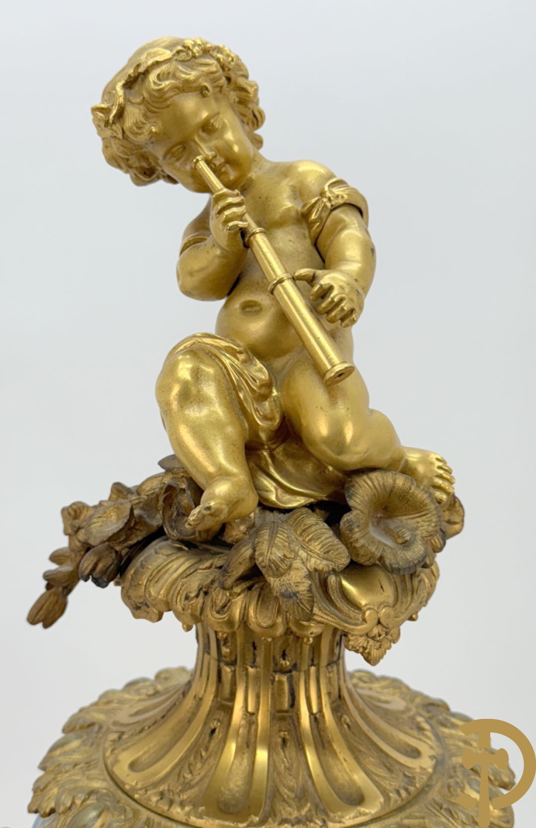 Driedelige bronzen Franse garnituur bezet met cupido