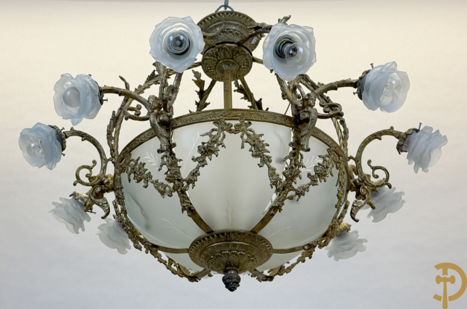 Bronzen ronde luchter met 12 lichtpunten en roosjes