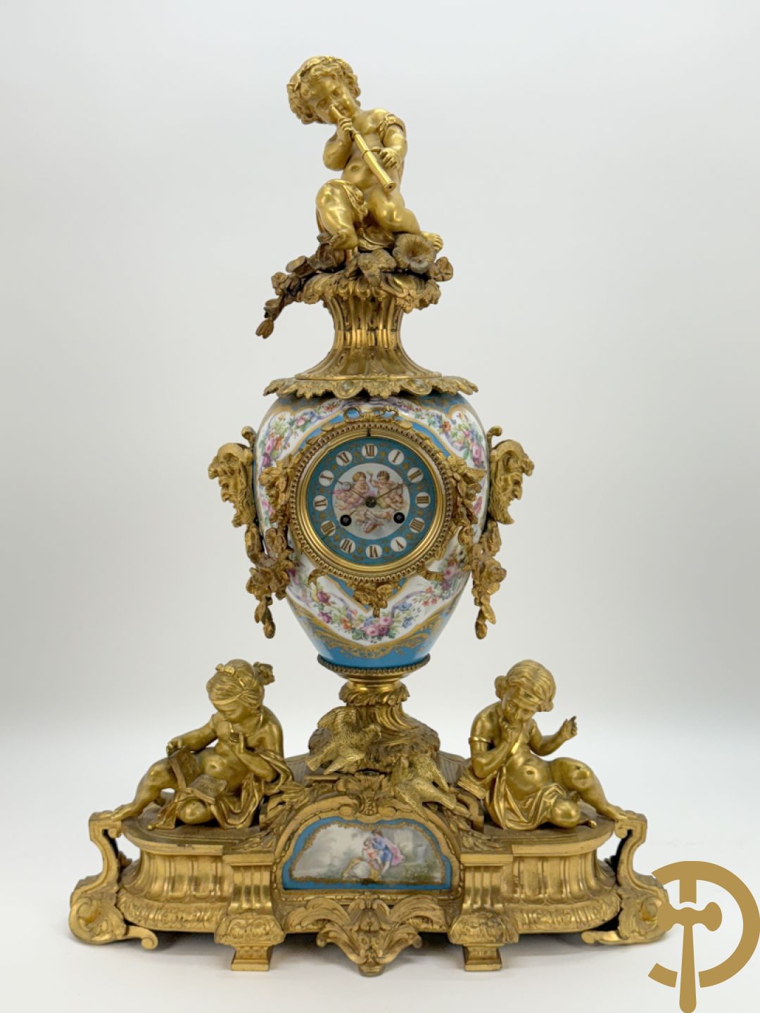 Driedelige bronzen Franse garnituur bezet met cupido