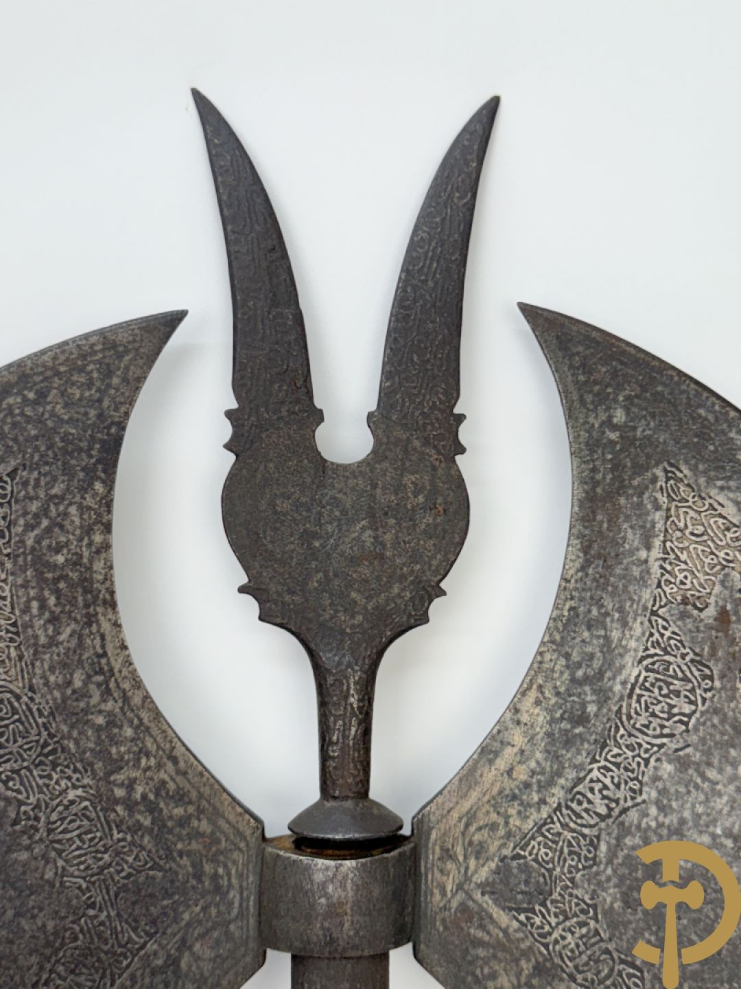Ijzeren ceremoniële bewerkte dubbele Perzische Mahdist bijl of Tabar, 19e