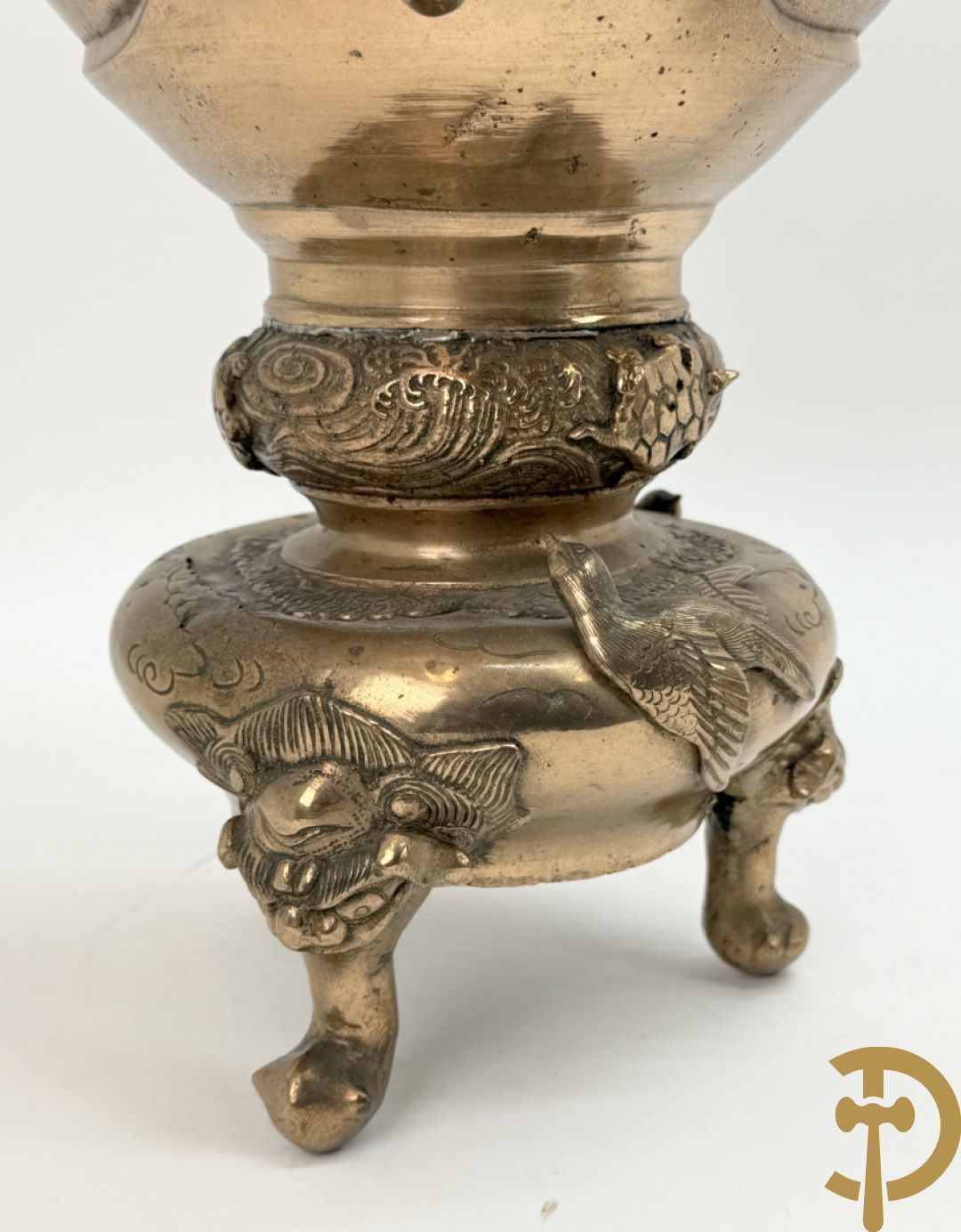 Vergulde bronzen Japanse brule parfum met vogelmotieven en bovenaan met slang bezet