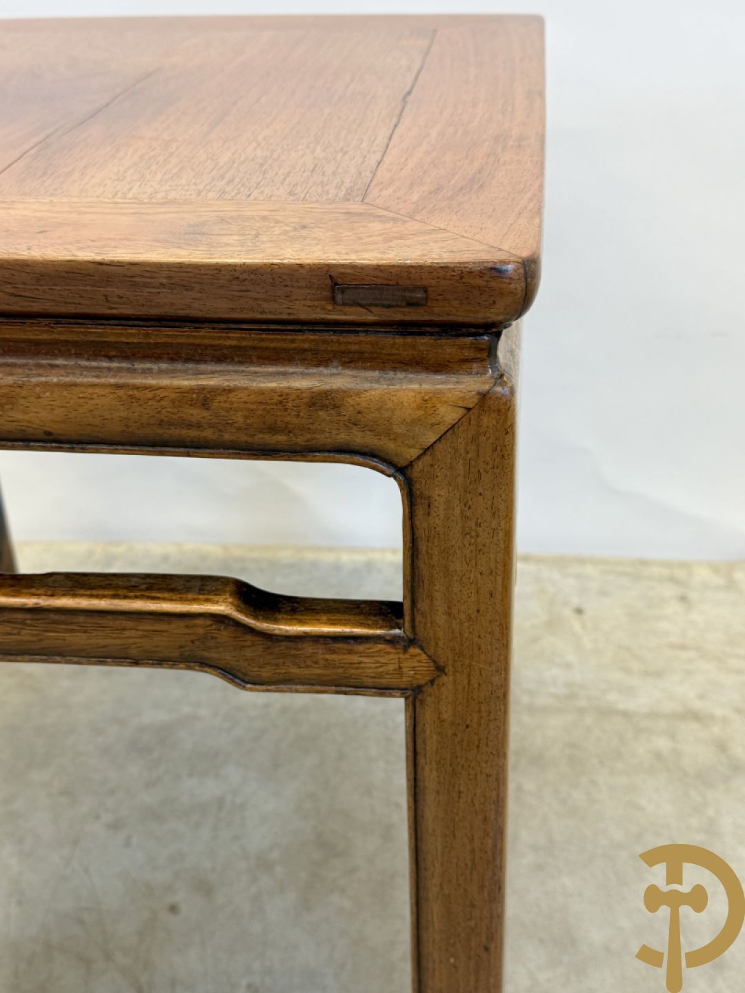 Twee hardhouten Chinese bijzettafels + salontafel