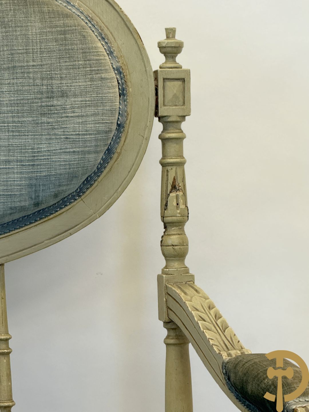 Louis XVI salonensemble bestaande uit canapé, 2 armzetels, 2 stoelen en salontafel