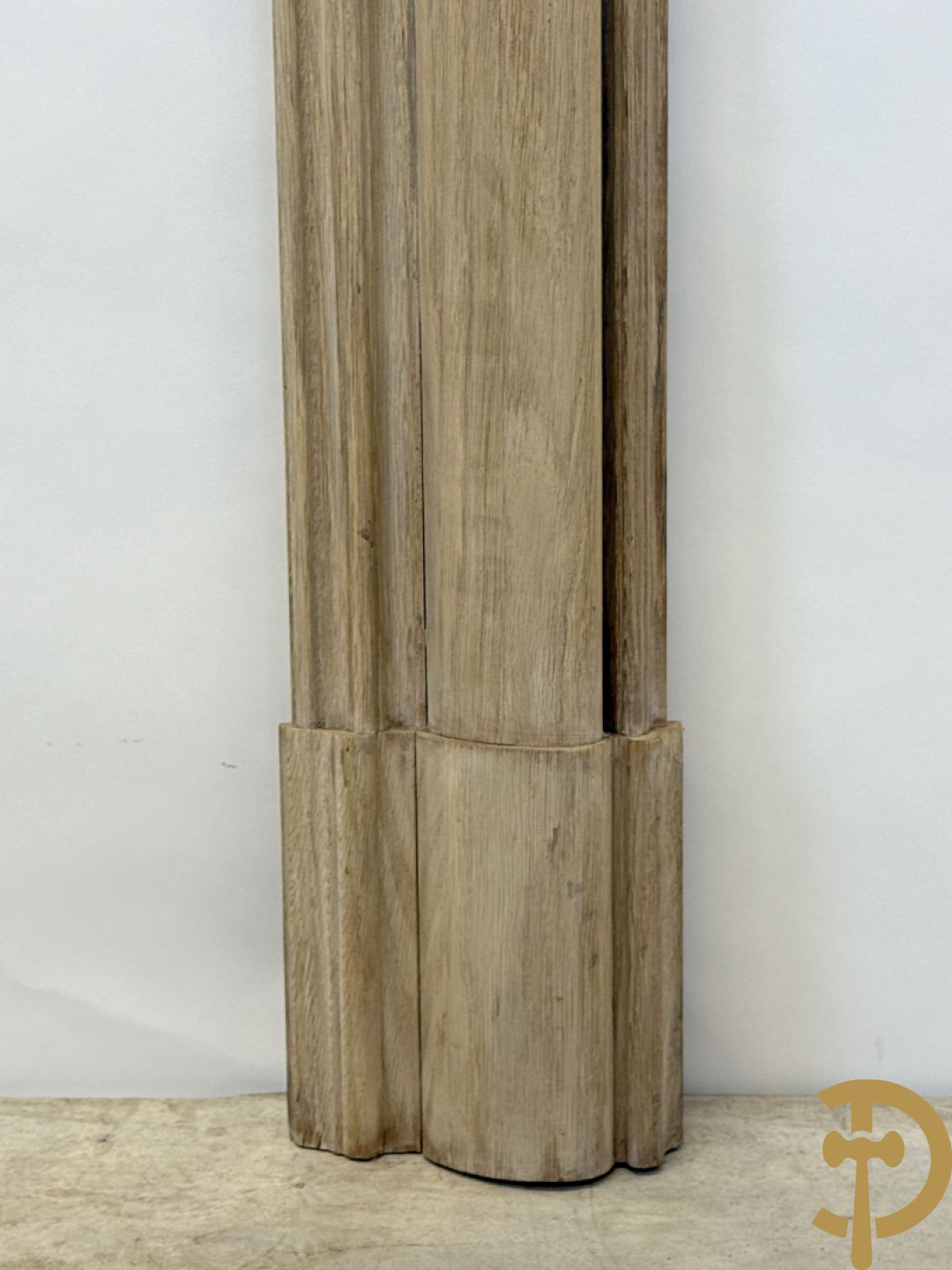 Eiken schouwmantel met gestoken molures