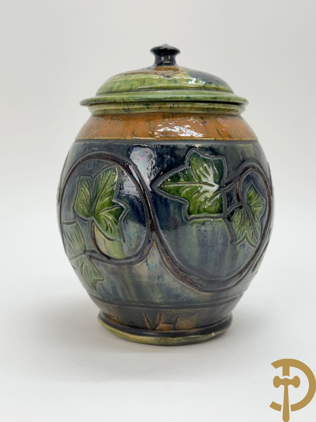 Drie Vlaams aardwerken vazen + Vlaams aardewerken tabakspot - VH gemonogrammeerd (Van Humskerk H.)