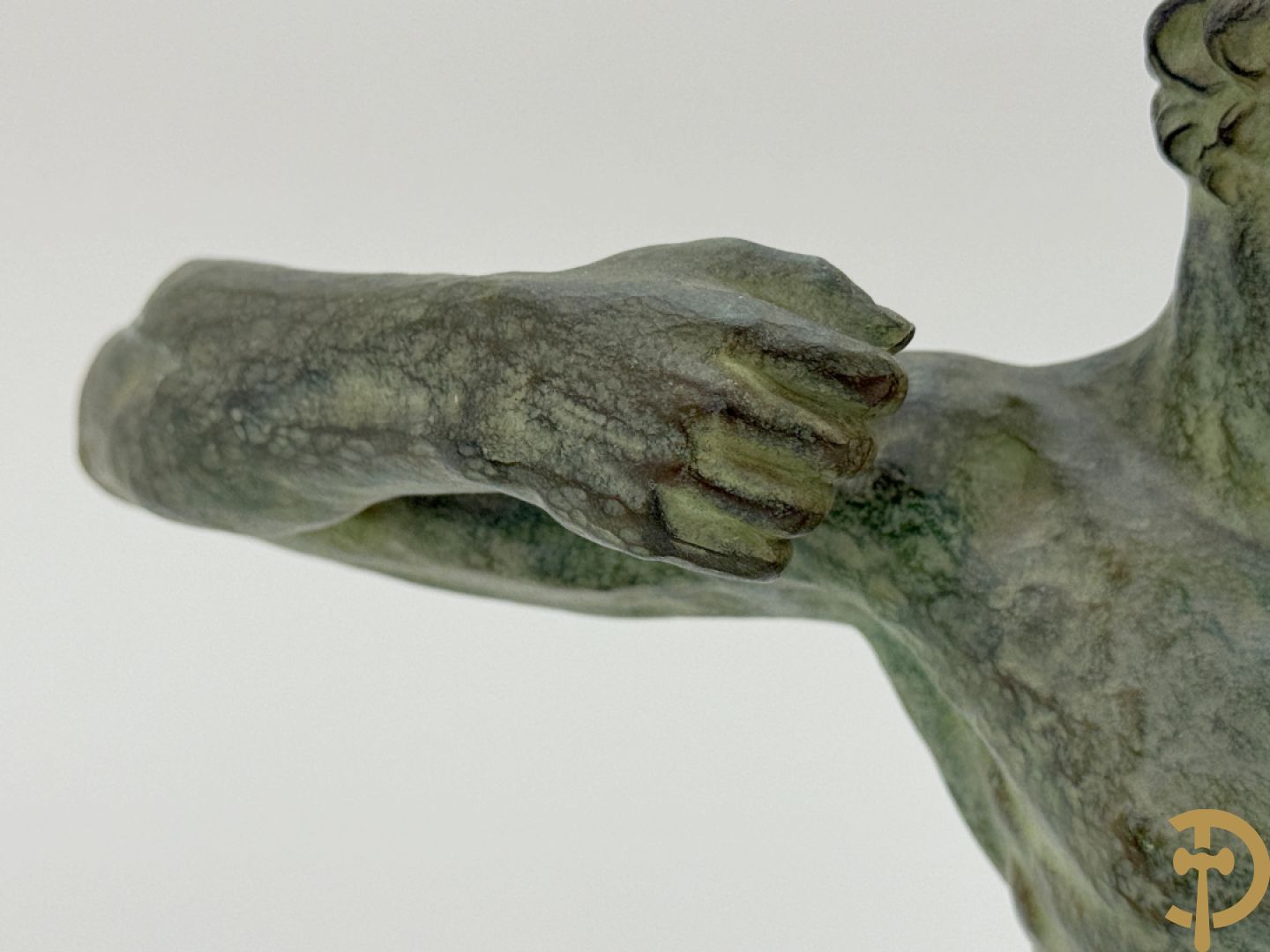 Kunstbronzen Art Deco beeld van boogschutter op onix marmeren basis