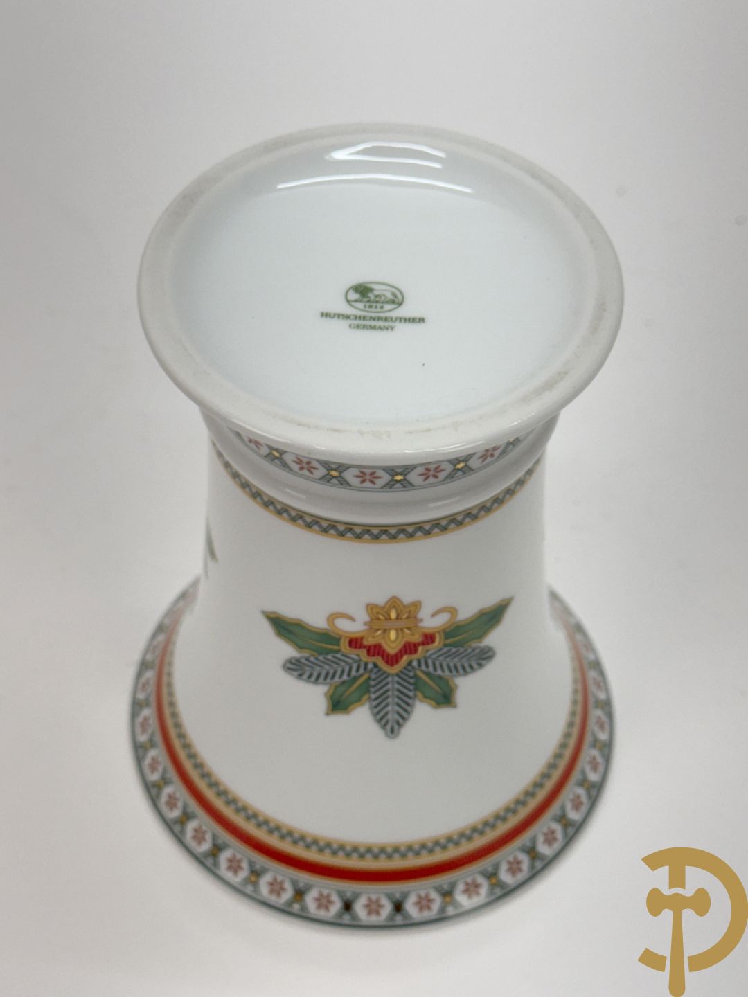 Varia porselein en keramiek : paar jardinières met zwanen, apothekerspot, 2 schenkkannen Franklin Mint en vaas Hutschenreuter