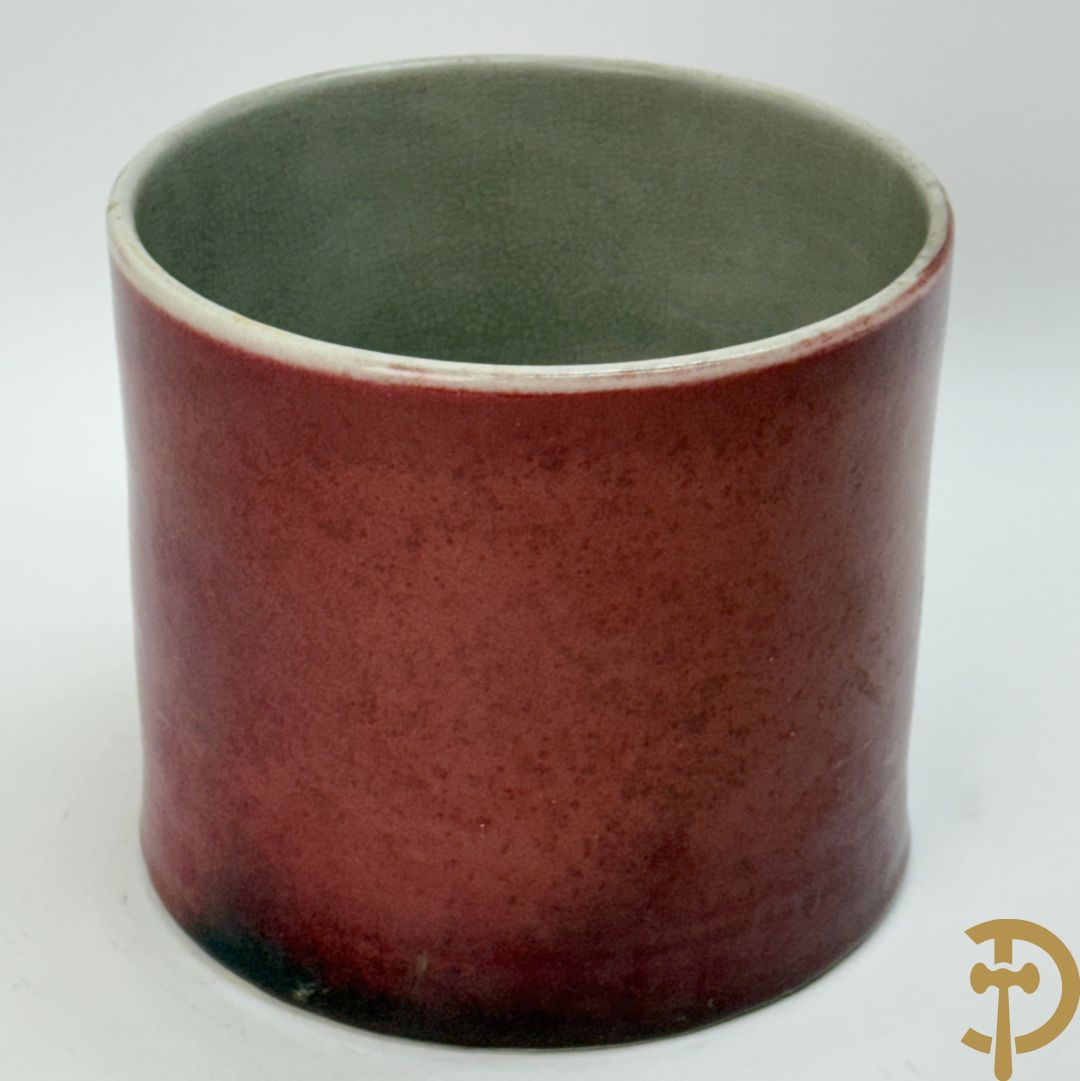 Chinese porseleinen cachepot, Sang de Boeuf, onderaan gemerkt