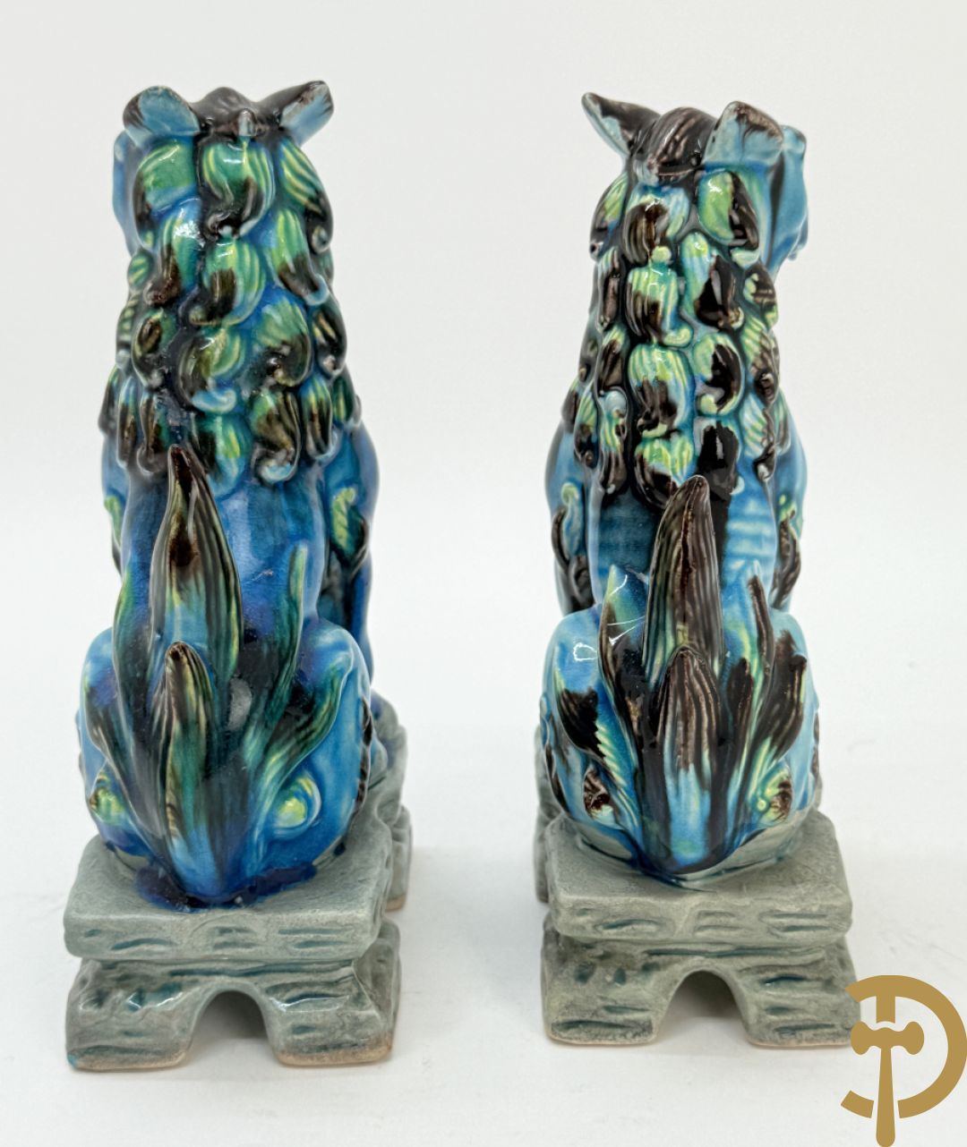 Chinese keramieken wijsgeer met staf + paar papegaaien in meerkleurige keramiek + 2 paar Aziatische keramieken fo-hondjes