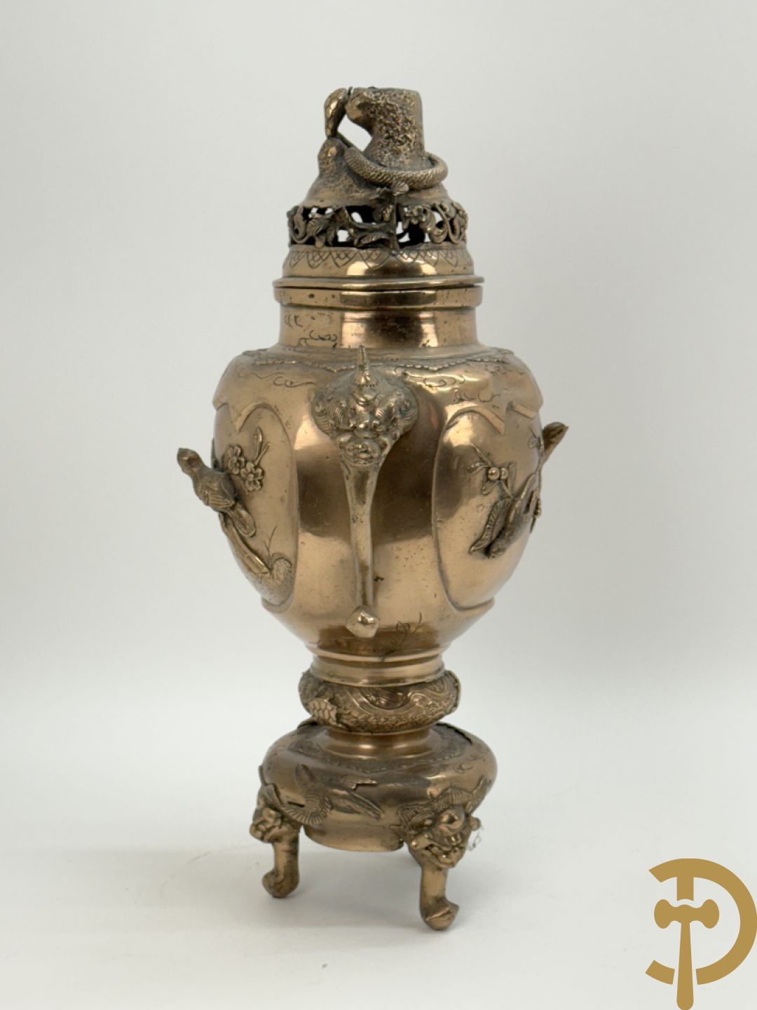 Vergulde bronzen Japanse brule parfum met vogelmotieven en bovenaan met slang bezet