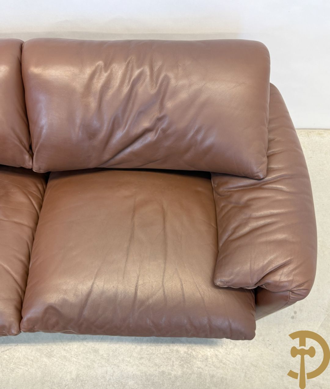 Paar bruin lederen canapé