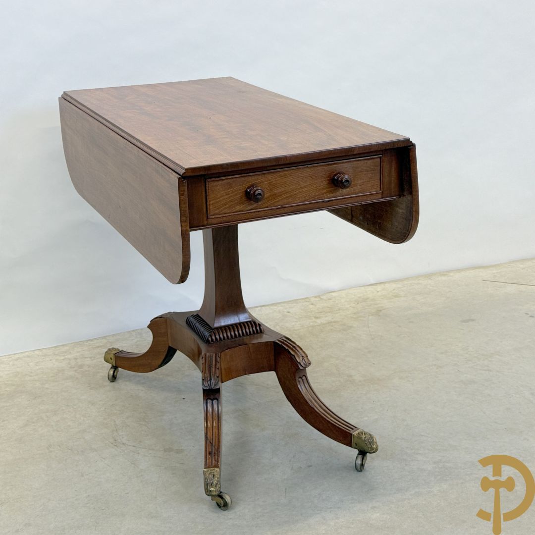 Engelse pembroketable met openflapbare zijkanten en lade - op vierpikkel