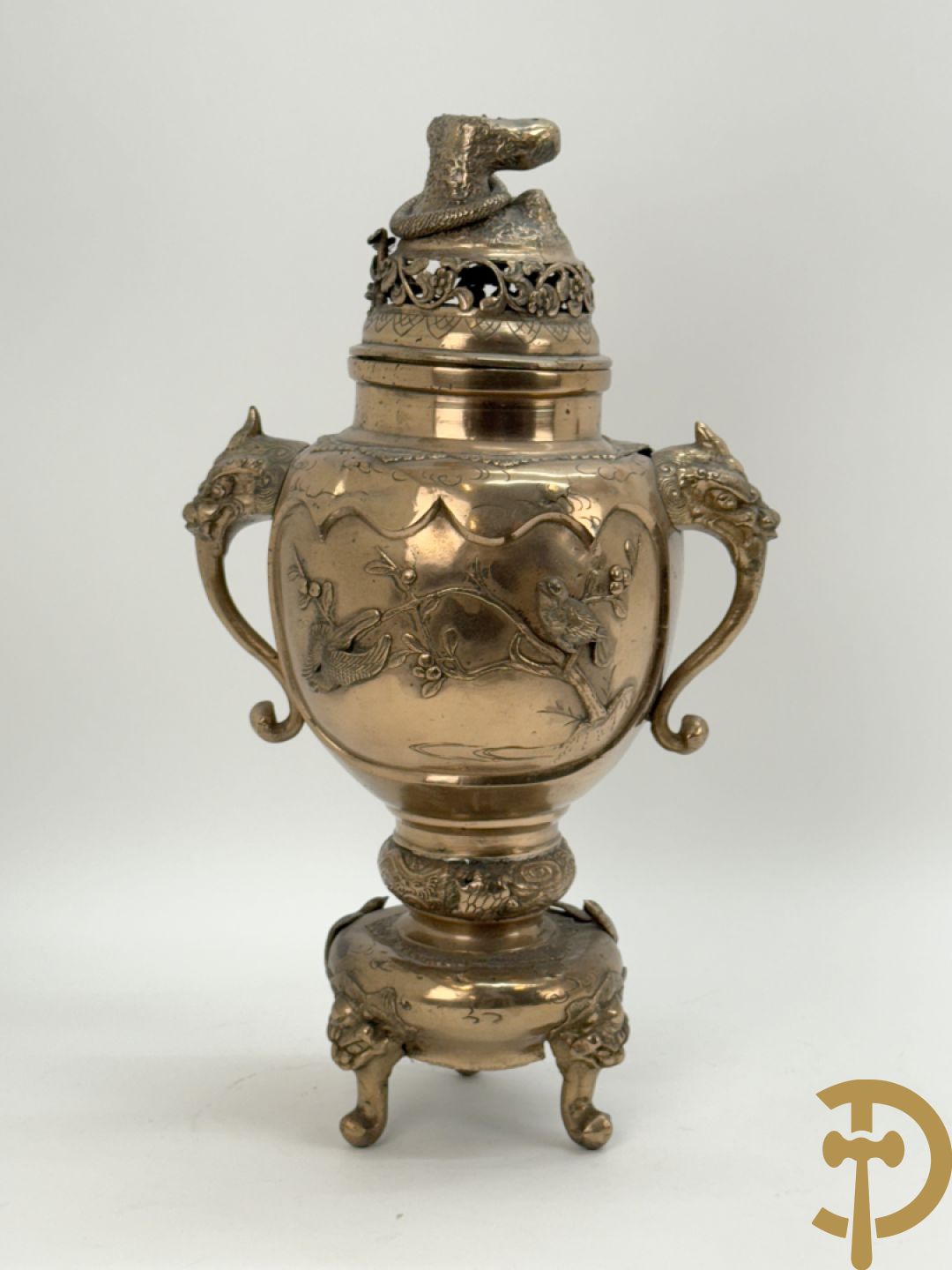 Vergulde bronzen Japanse brule parfum met vogelmotieven en bovenaan met slang bezet