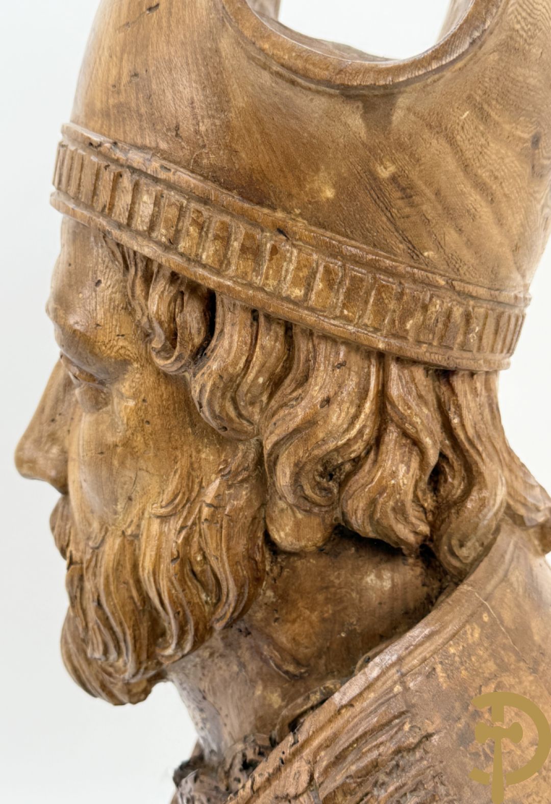 Houtgesculpteerde buste van Sint Elooi