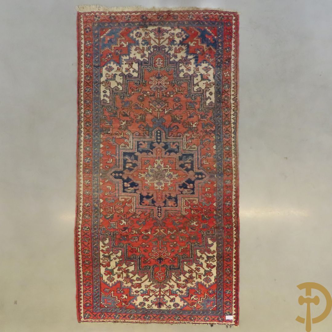 Oosters handgeknoopt tapijt met centraal decor Hamadan