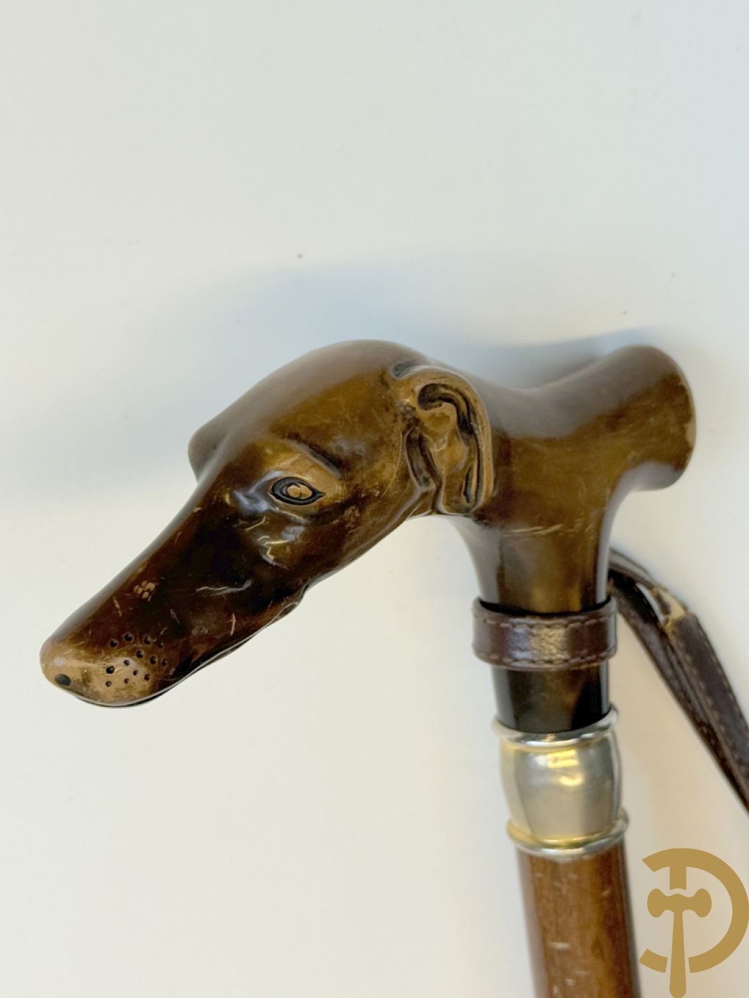 Verzameling wandelstokken met o.a. dierenhoofden en zilveren ornamenten