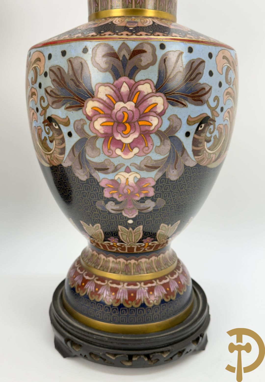 Paar ballustervormige cloisonévazen met decor van vogels en bloemen - op houten sokkel + paar kleine cloisonévazen met vogel en bloemendecor - op houten sokkel