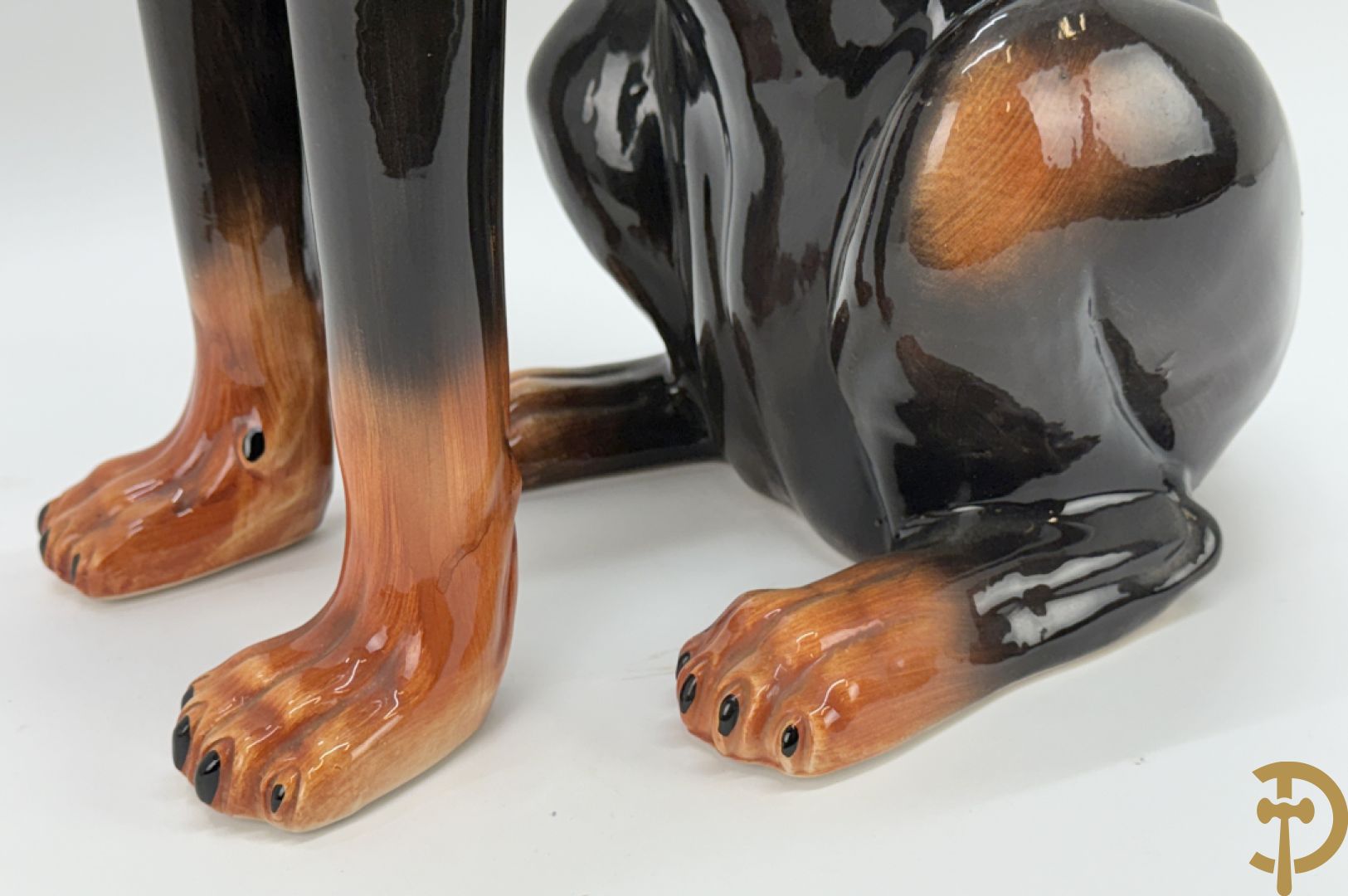 Dobberman in meerkleurige Italiaanse faience