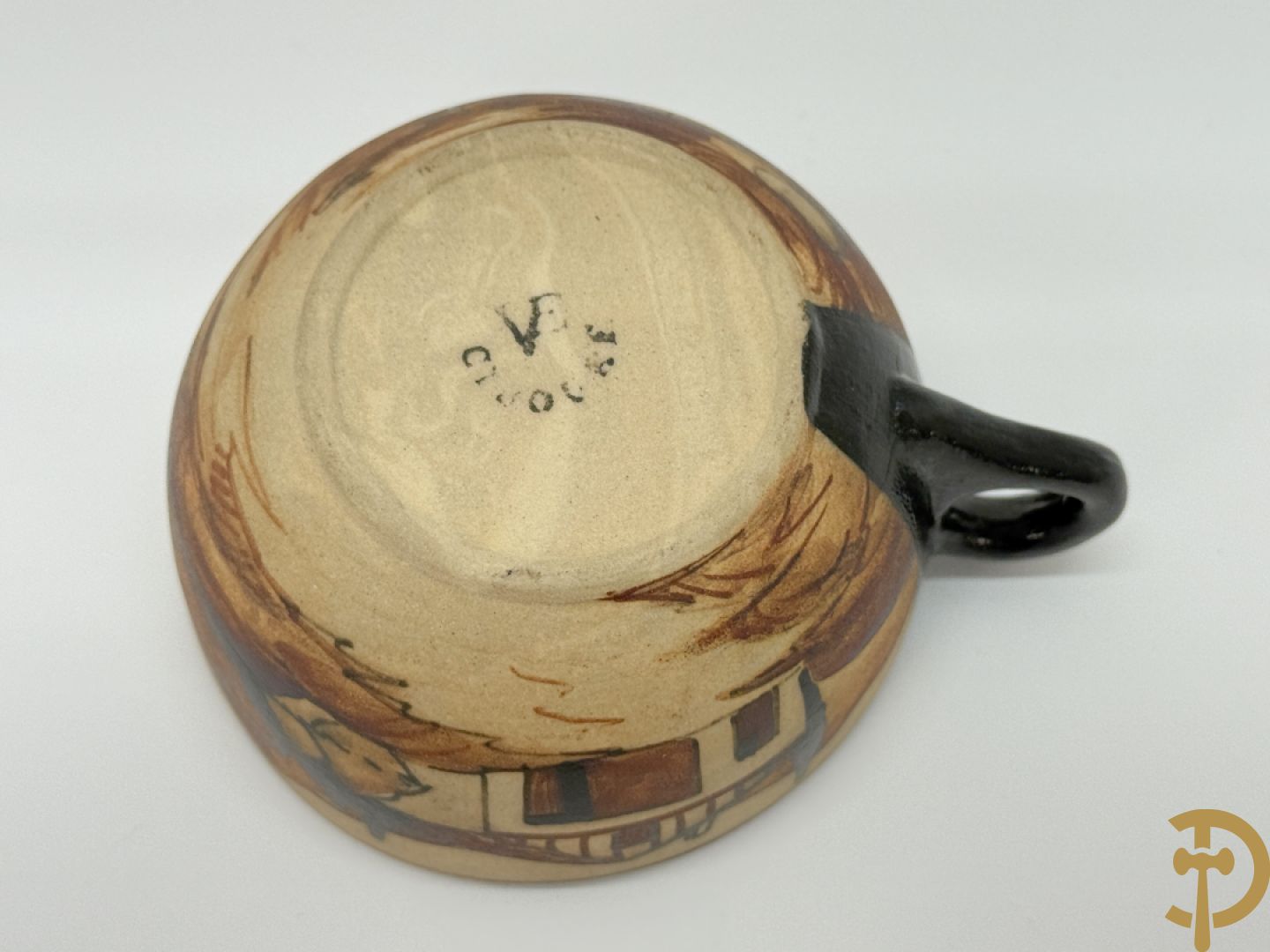 Tète à tète in meerkleurige faience Grès van Ciboure, getekend R. Le Corrone, bestaande uit theekan, melkkan, suikerpot, 2 tasjes en 2 schoteltjes