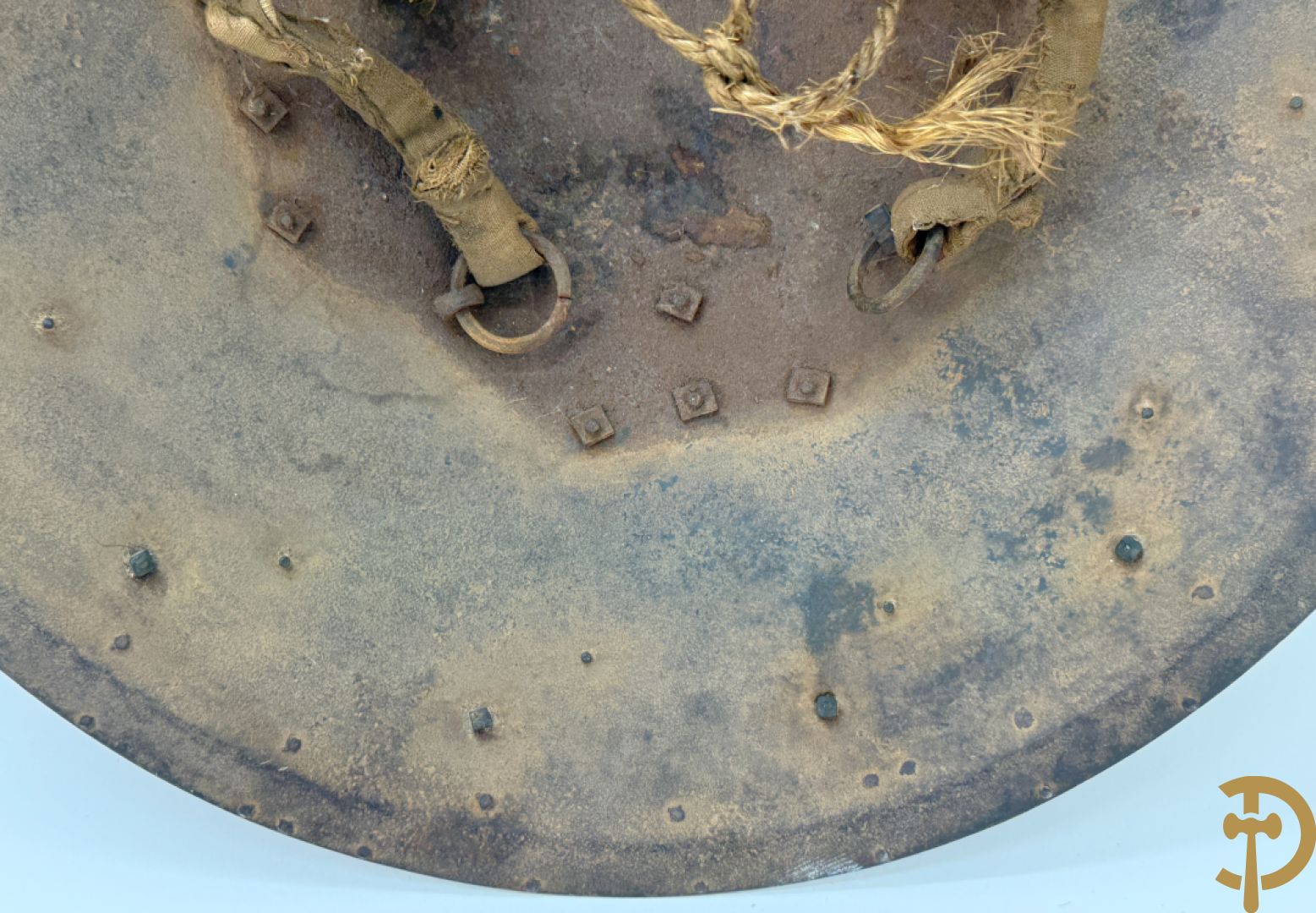 Bewerkt ijzeren Indo-Perzisch Dhal-Separ schild, 19e