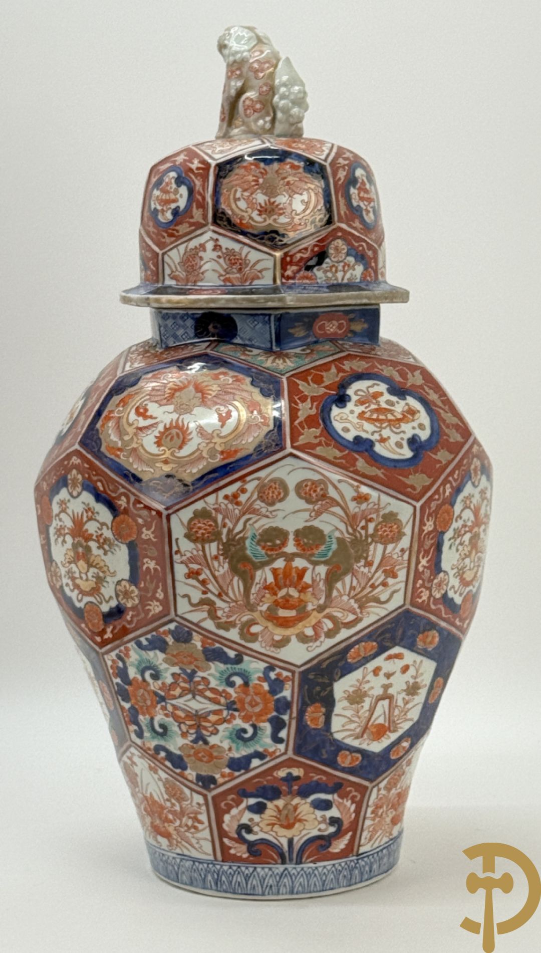 Japanse Imari vaas met fo-hond bezet, 19e