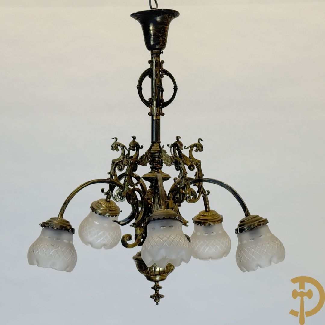 Bronzen vijfarmige luchter met griffioenen