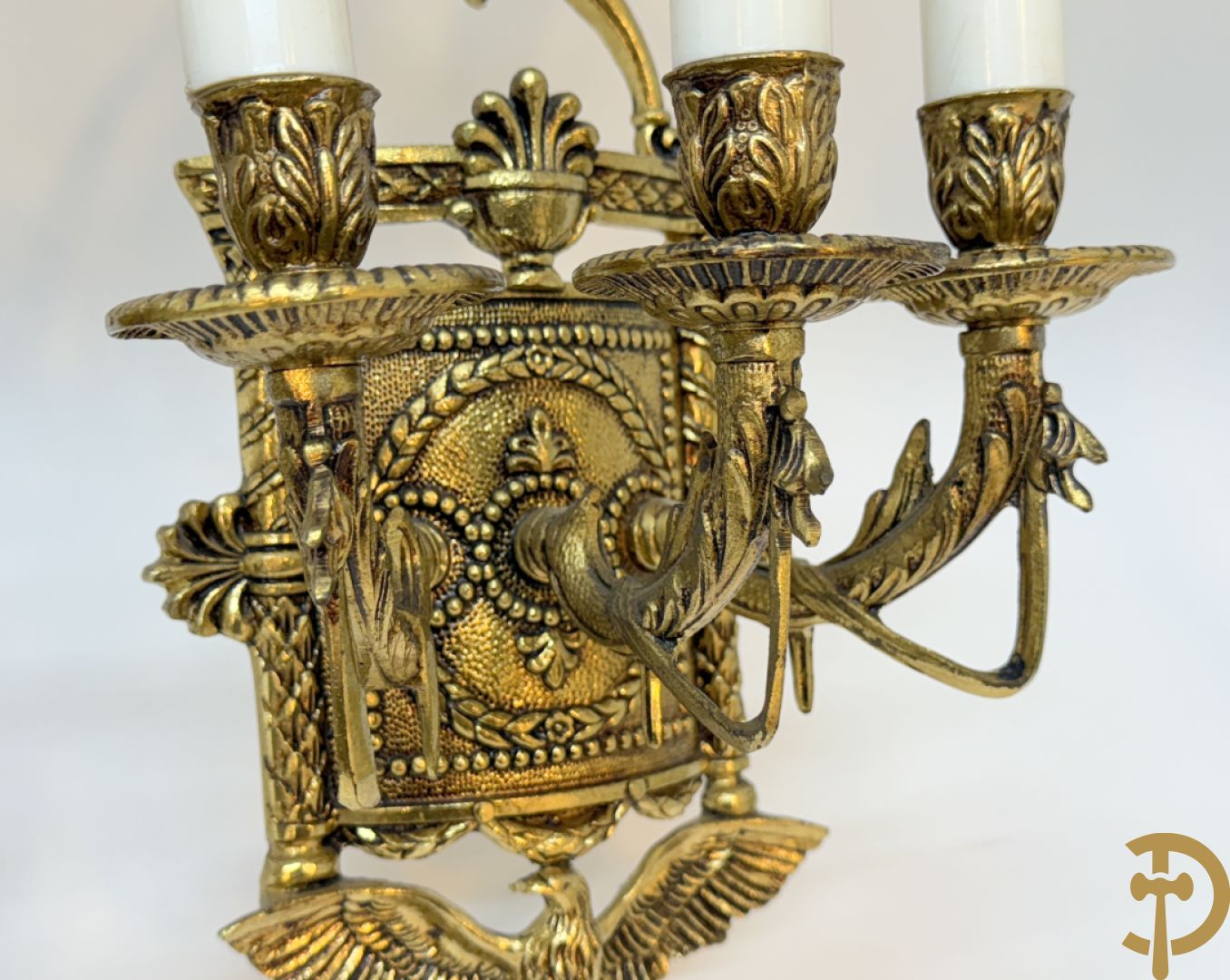 Bronzen vergulde luchter met gevleugelde fee en 12 armen + paar 3 armige applieken