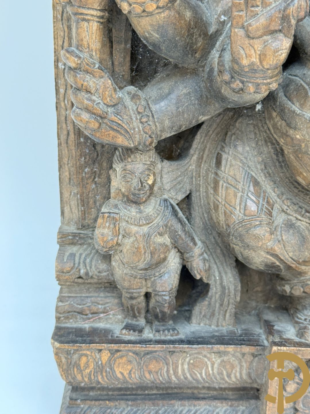 Houtgesculpteerd Aziatisch basrelief van ganesha