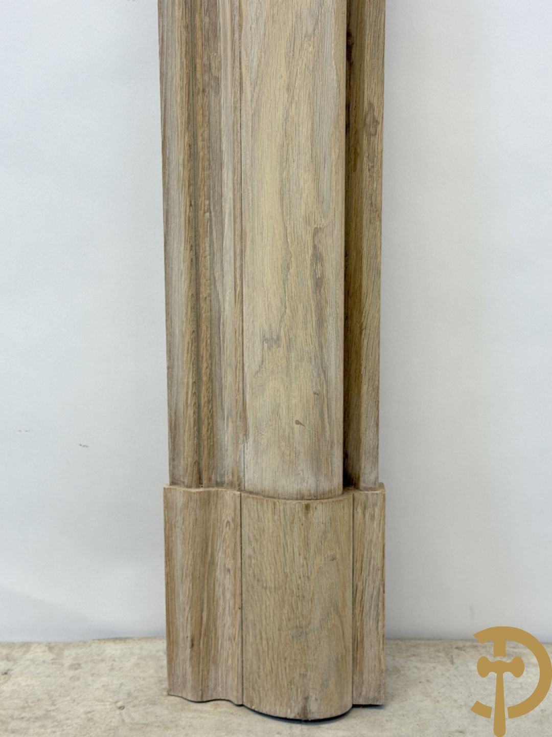 Eiken schouwmantel met gestoken molures