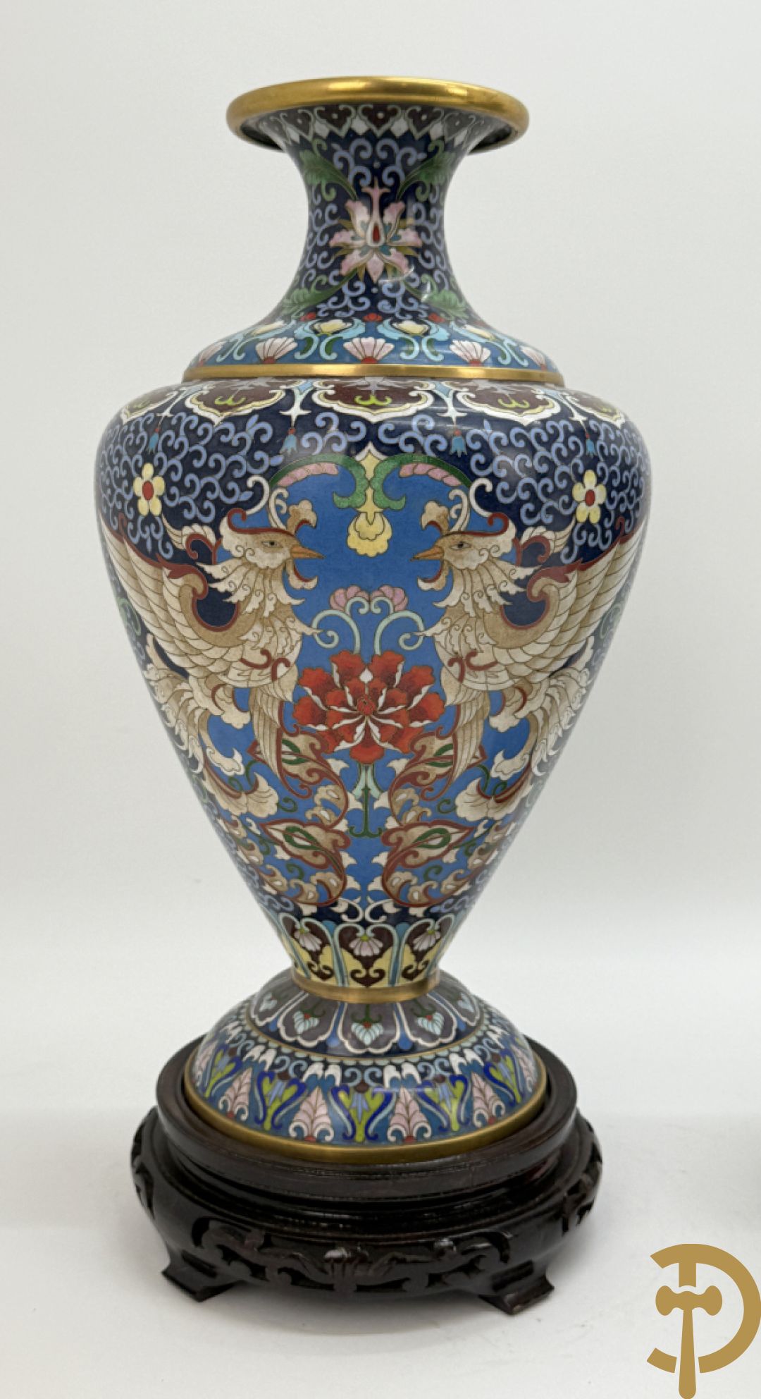 Paar cloisoné vazen met bloemen- en vogeldecor