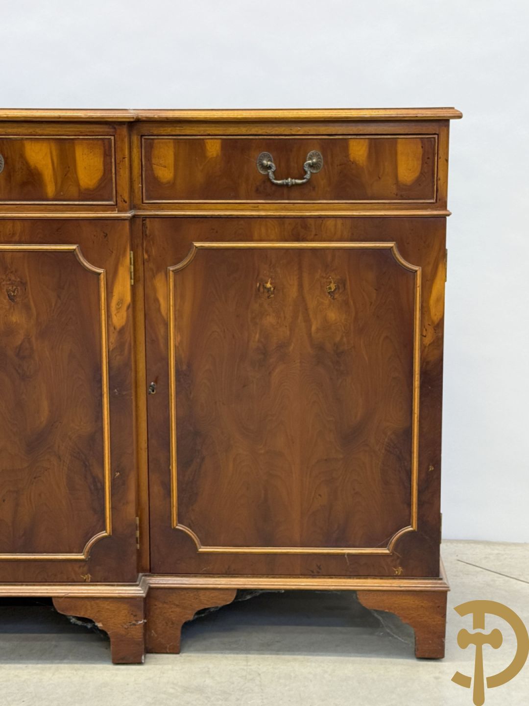 Notelaren vierdeursdressoir met 4 lades, Engelse stijl replica