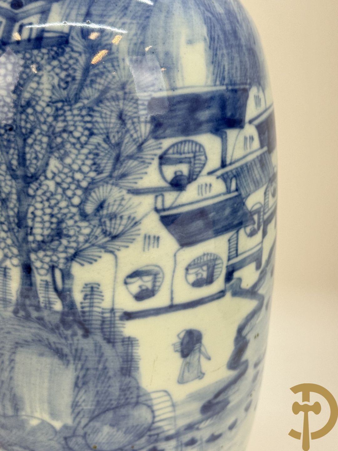 Paar Chinese blauw/wit vazen met geanimeerd huizendecor