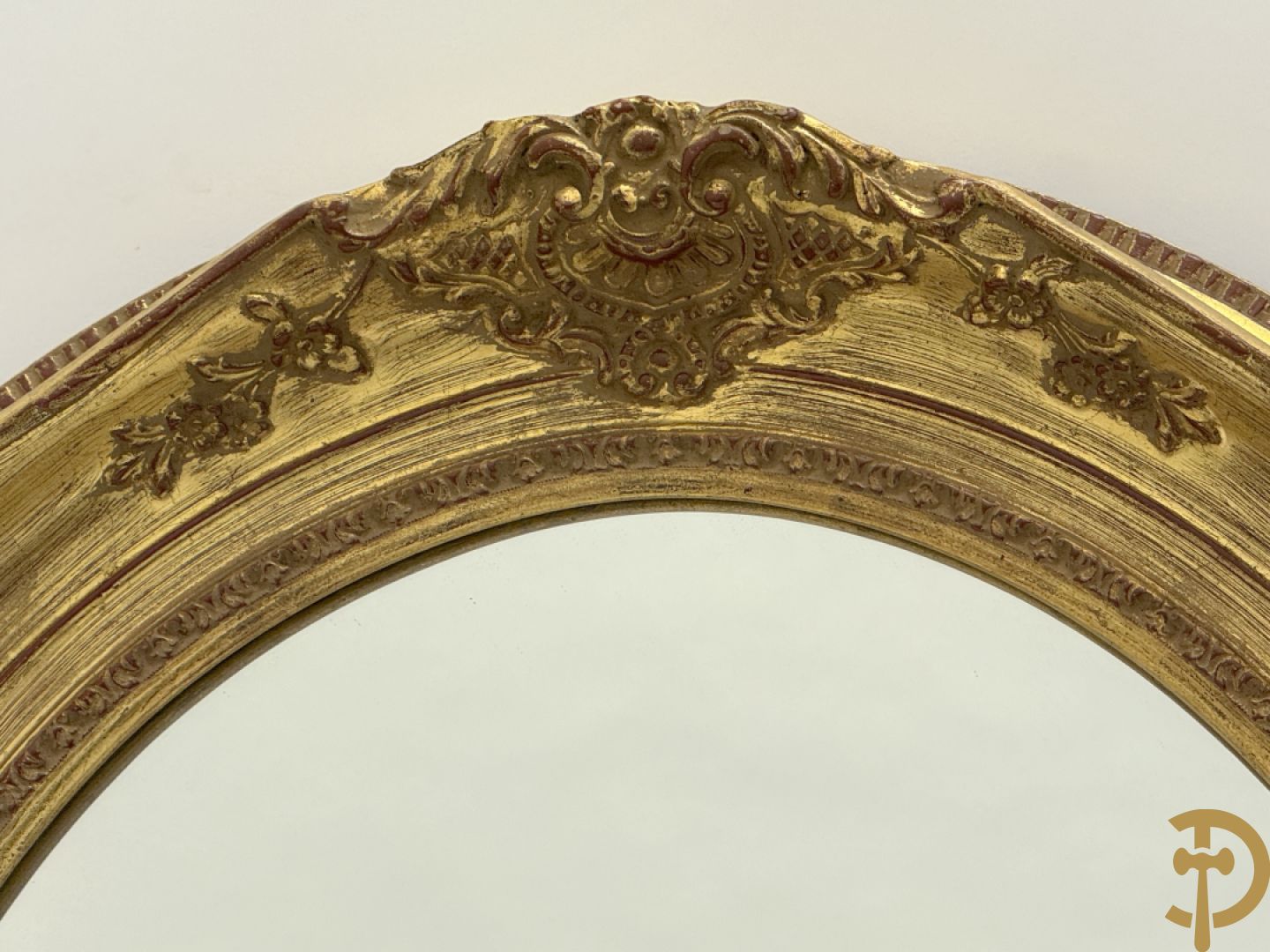 Twee ovale Louis XV lijsten (1 met spiegel en 1 met glas)