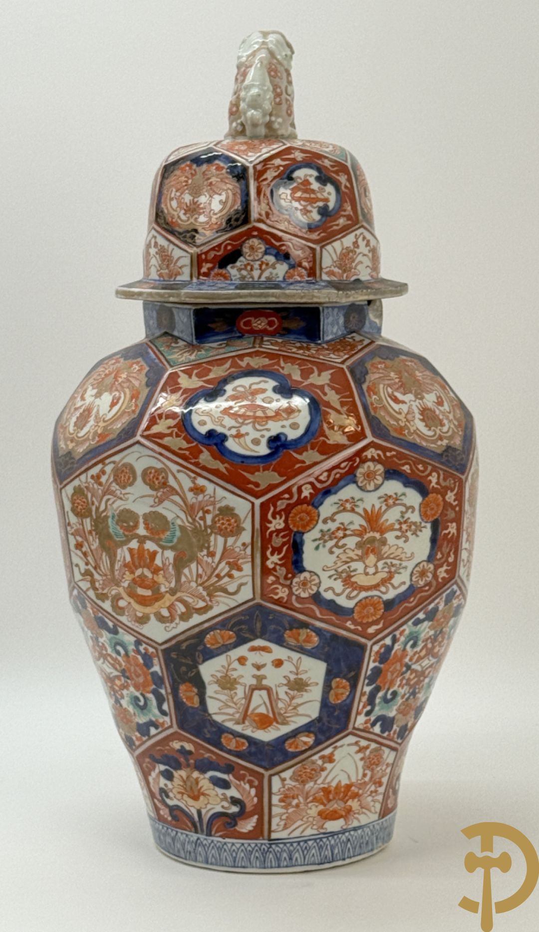 Japanse Imari vaas met fo-hond bezet, 19e