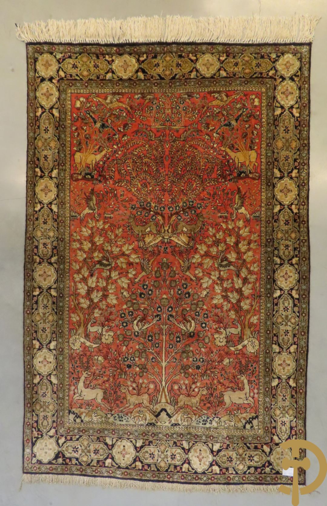 Oosters handgeknoopt tapijt zijde op katoen met dierenmotieven en levensboom