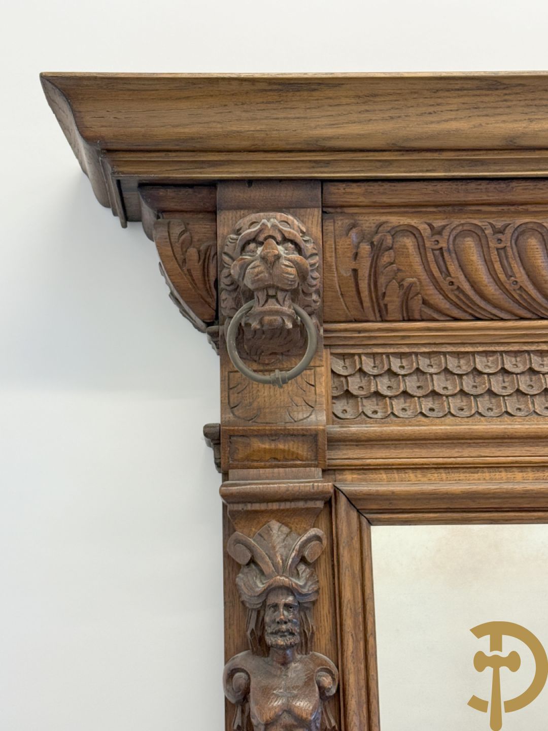 Massief eiken spiegel met knorrenlijst, hermen en Neo Renaissance sculptuur