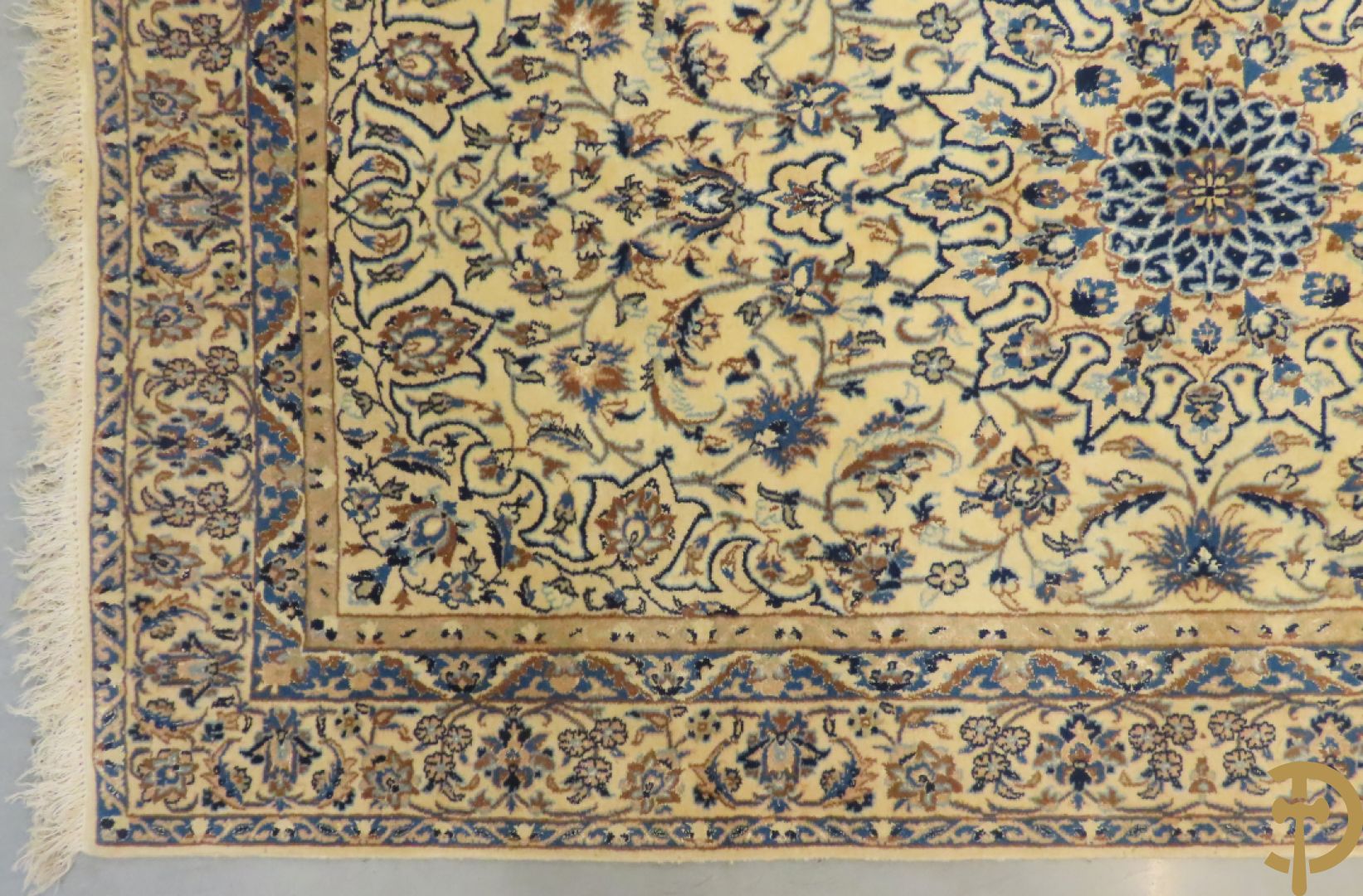 Oosters handgekonoopt tapijt Nain