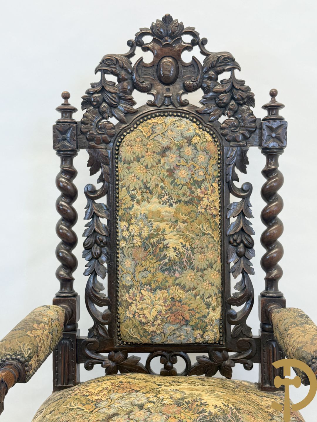 Paar massief eiken jacht armzetels met sculptuur van bladranken en vogelmotieven