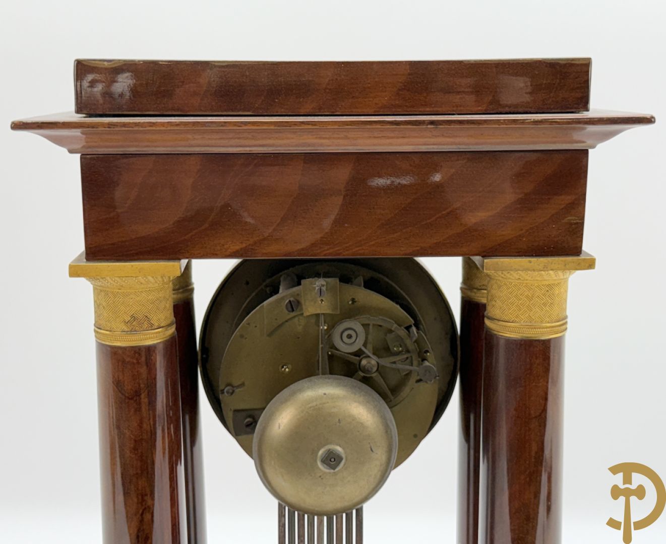 Mahoniehouten vierzuilenklok Charles X