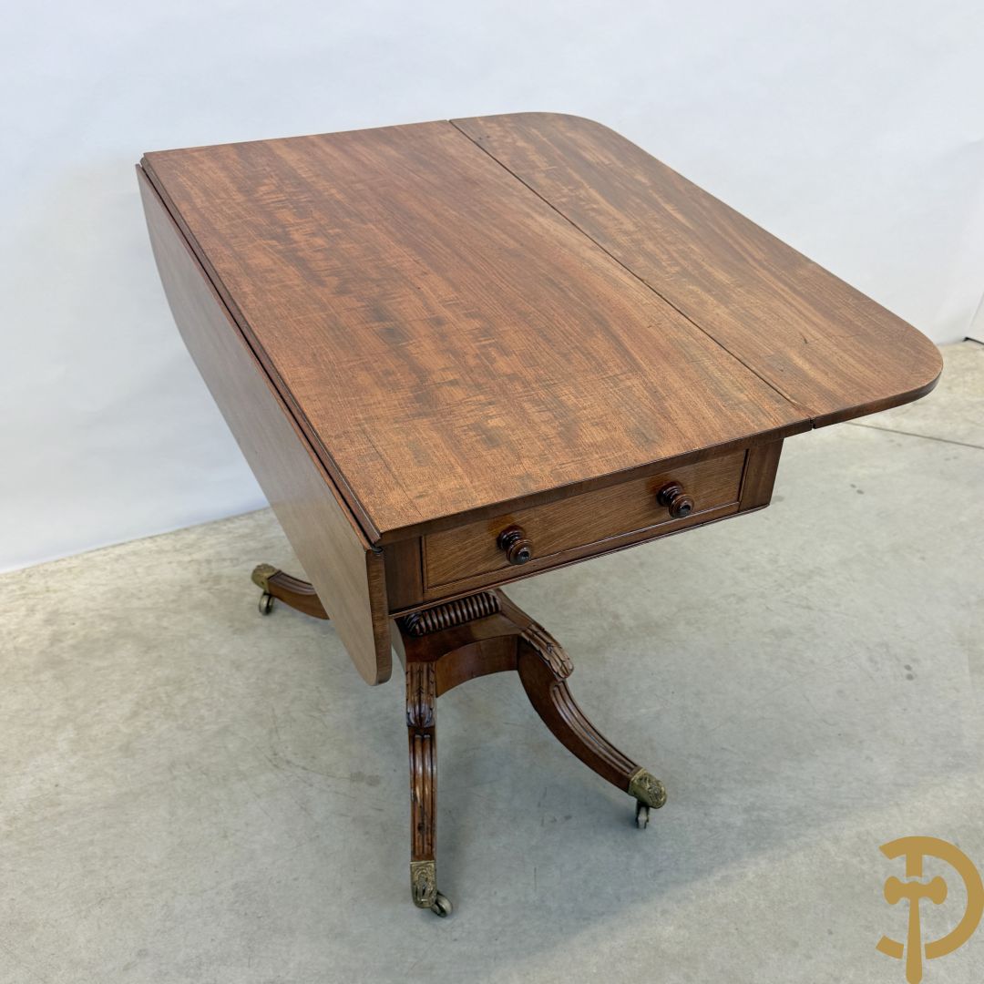 Engelse pembroketable met openflapbare zijkanten en lade - op vierpikkel