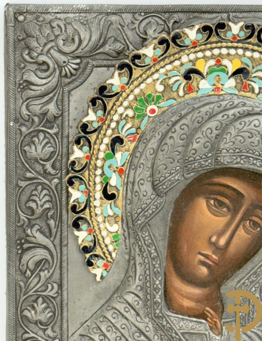 Russische ikoon met rizza en stralenkrans in cloisoné techniek