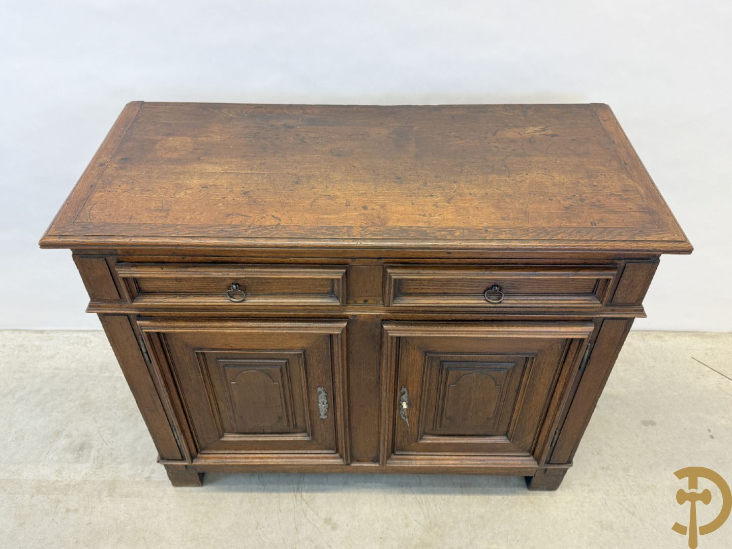 Massief eiken tweedeursdresse met 2 lades en panelen in de deuren, Louis XIII, 18e