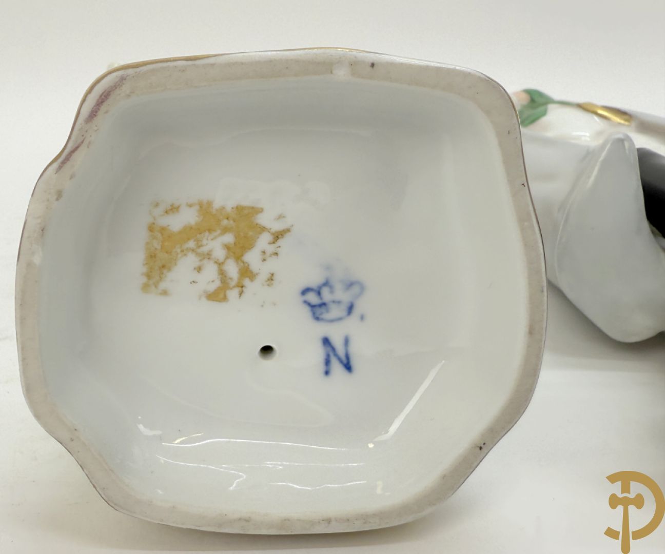 Porseleinen Napoleonistische figuren w.o. Napoleon te paard, 2 officieren, staande Napoleon en 4 kleine figuren