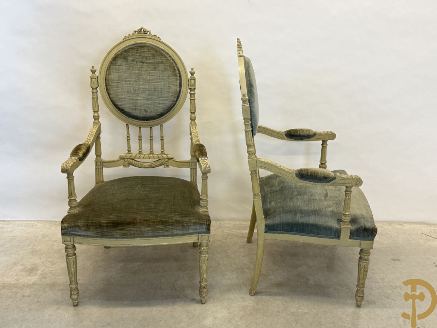 Louis XVI salonensemble bestaande uit canapé, 2 armzetels, 2 stoelen en salontafel