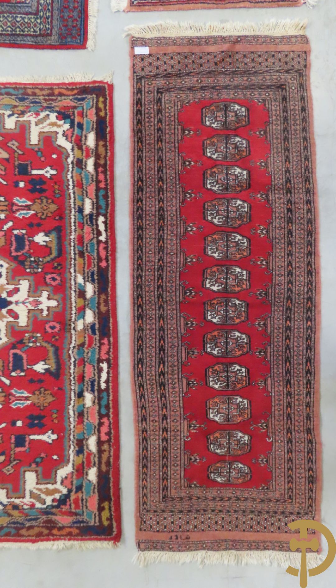 Zes oosterse handgeknoopte tapijten w.o. 2 Bouchara, Hamadan en 2 voettapijtjes