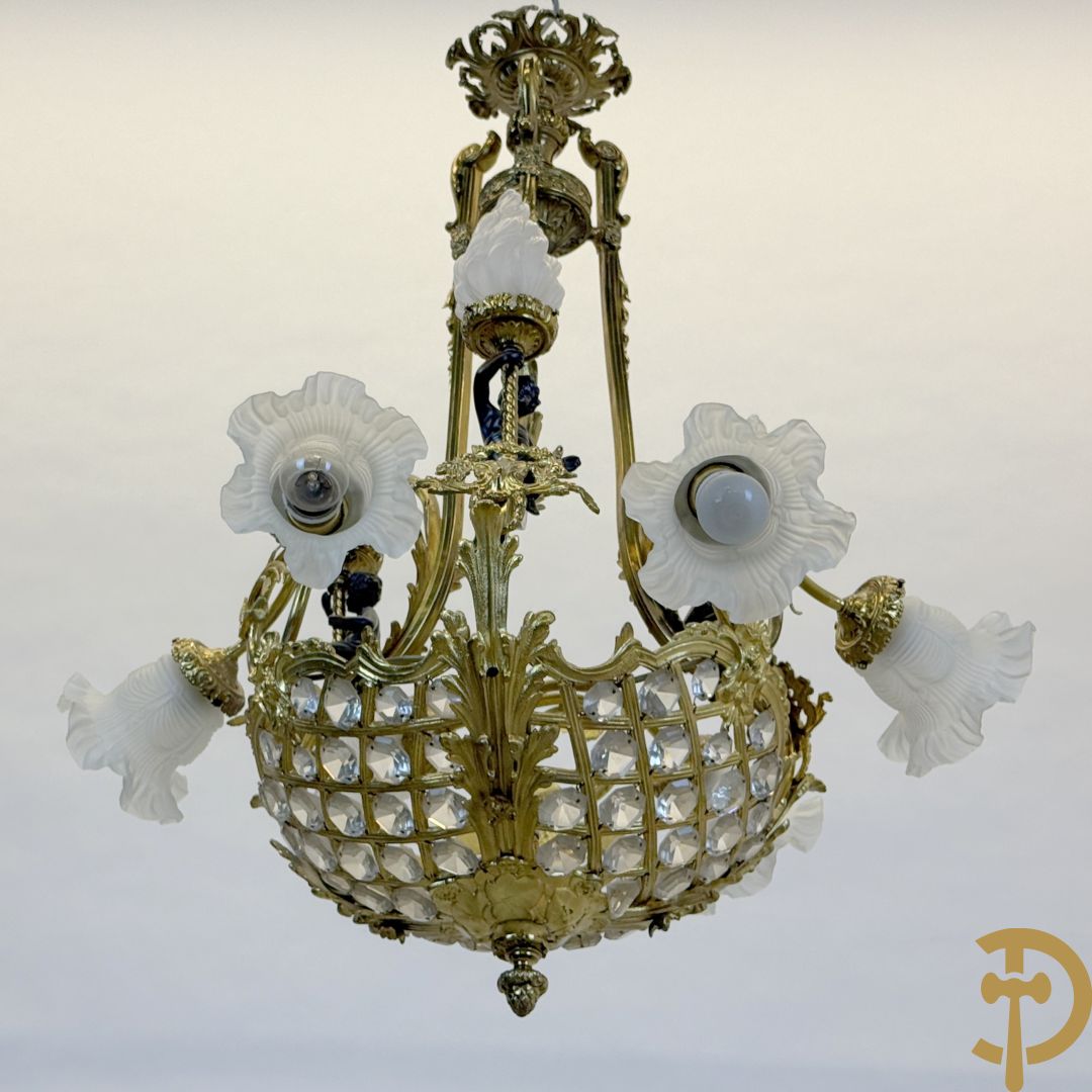 Vuurvergulde bronzen Franse luchter met zes lichtpunten en bezet met diamantvormige kristallen