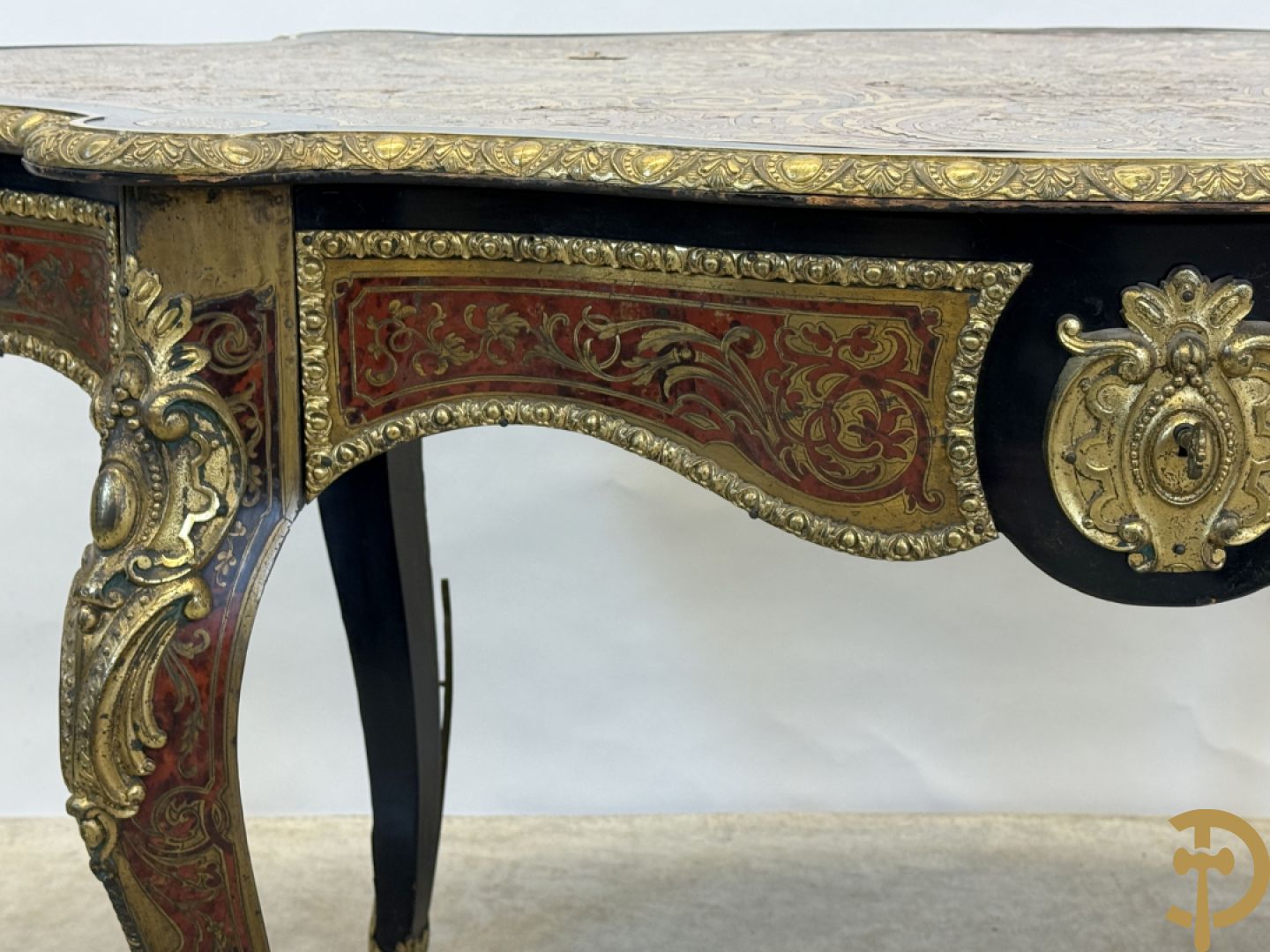 Boulle tafel met lade, Napoleon III, met mooi koperinleg en bronzen ornamenten, 19e