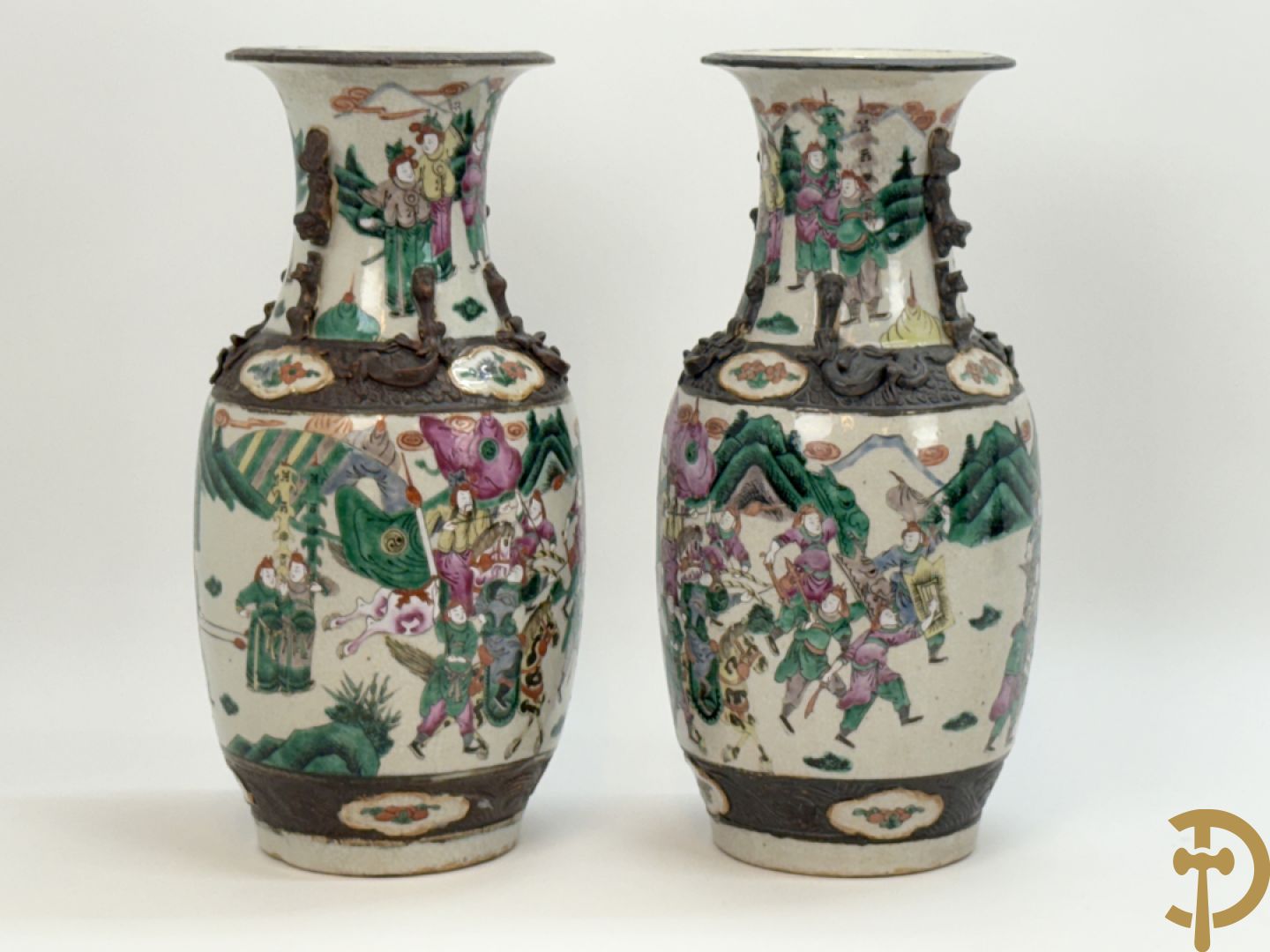 Twee Nankinvazen met geanimeerd krijgerdecor