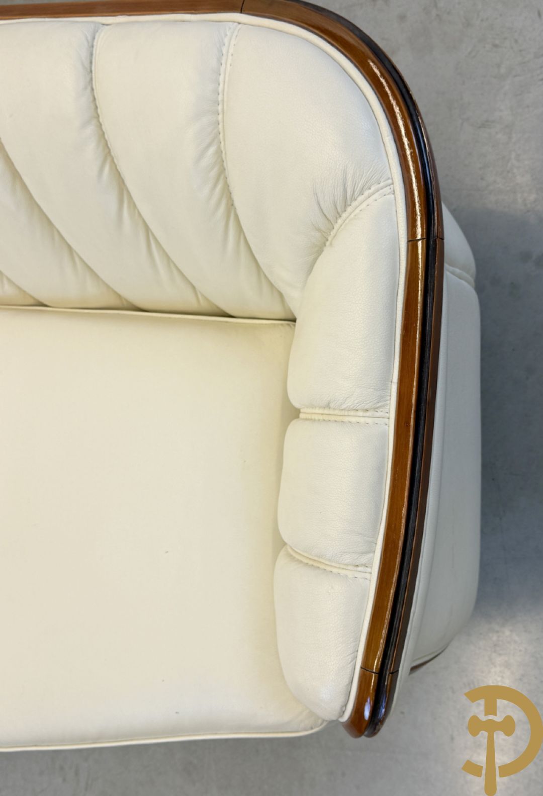 Wit lederen design zetel, Nieri getekend