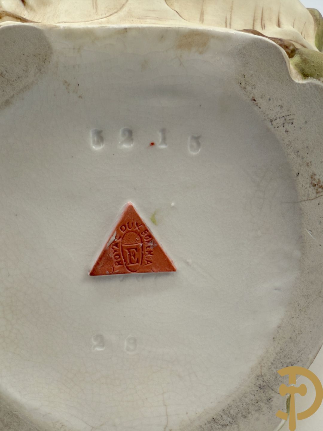 Paar Royal Dux vazen met bloemen bezet